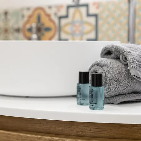 Victoria Spa, Au Coeur Du Centre-ville Hammam -wifi -grand Lit Double Queen Size 160x200cm *