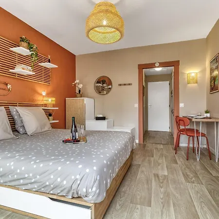 Apartamento Victoria Spa, Au Coeur Du Centre-ville Hammam -wifi -grand Lit Double Queen Size 160x200cm *