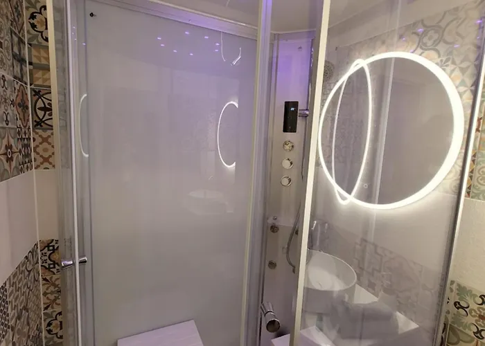 Apartamento Victoria Spa, Au Coeur Du Centre-ville Hammam -wifi -grand Lit Double Queen Size 160x200cm *