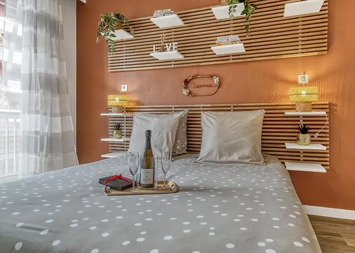 Apartamento Victoria Spa, Au Coeur Du Centre-ville Hammam -wifi -grand Lit Double Queen Size 160x200cm *