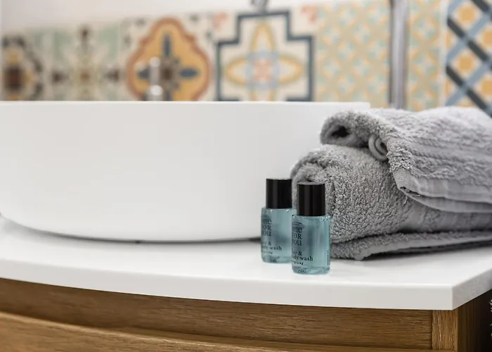 Victoria Spa, Au Coeur Du Centre-ville Hammam -wifi -grand Lit Double Queen Size 160x200cm *